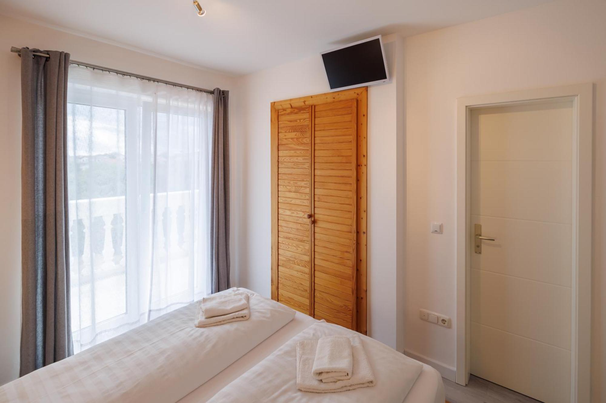 Guesthouse Halilagic Крк Екстер'єр фото